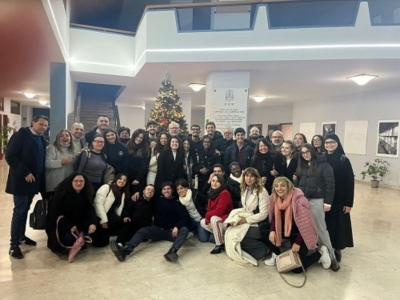 16 dicembre 2025: Teniamo viva la speranza in attesa della Luce - Natale 2025