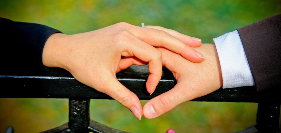 Dialoghi_Amo. Il Cardinale Sepe incontra i nubendi e i giovani sposi